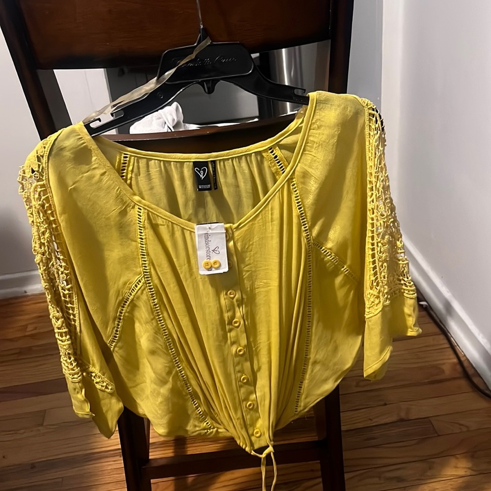 Woman top with drawstring at bottom size large